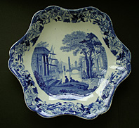 RARE SHAPE WEDGEWOOD TRANSFERWARE BLUE CLAUDE PATTERN BLUE AND WHITE DISH C.1822-30 thumbnail